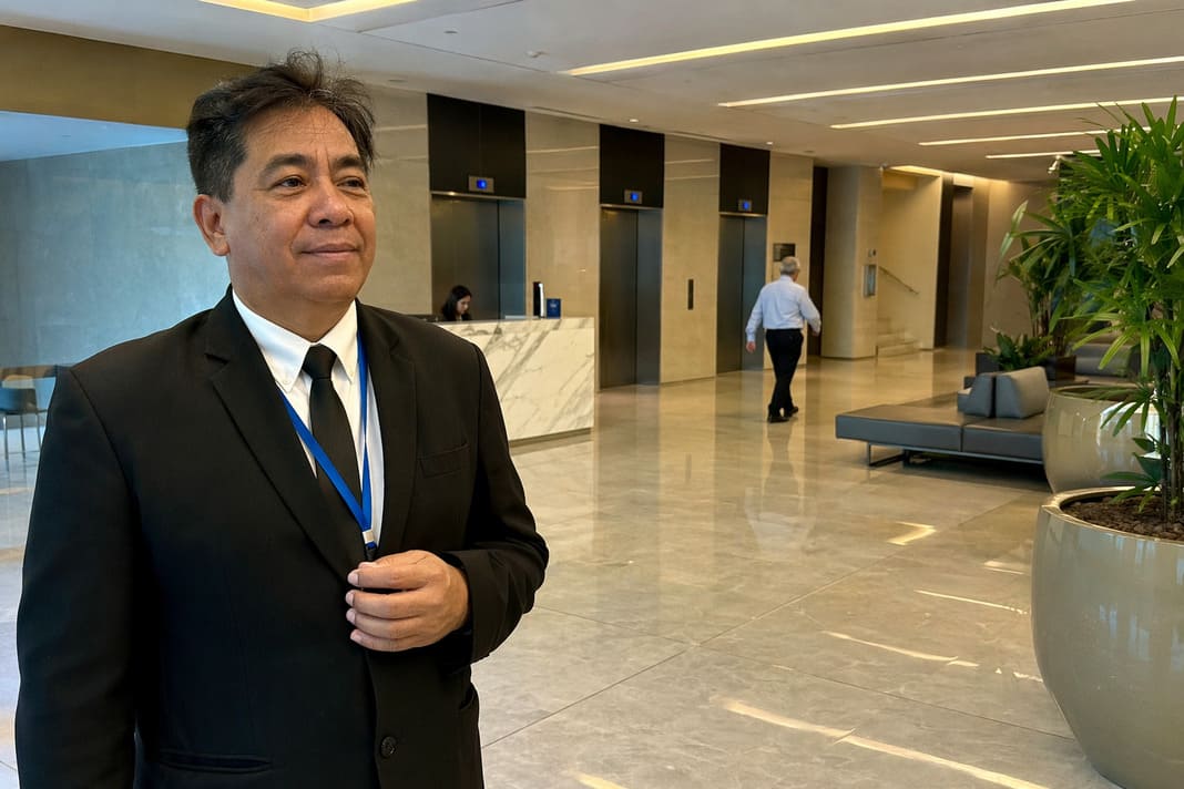 Corporate Reception Security Services In A Modern Office Reception Hall – sample image